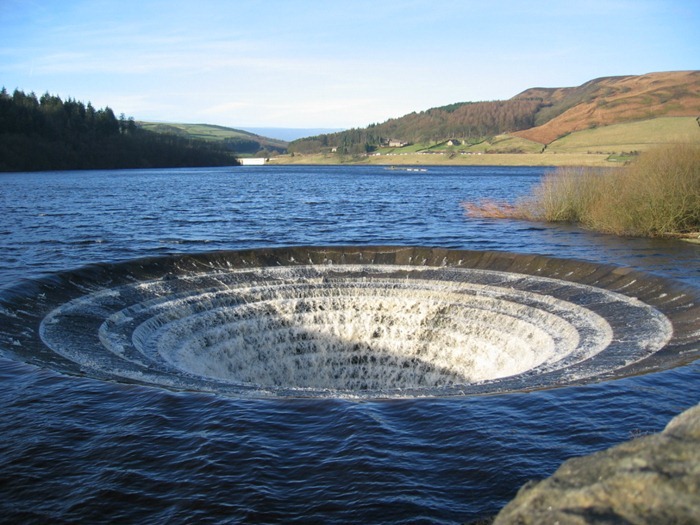 The Hole In The Lake Amusing Planet the-hole-in-the-lake-amusing-planet